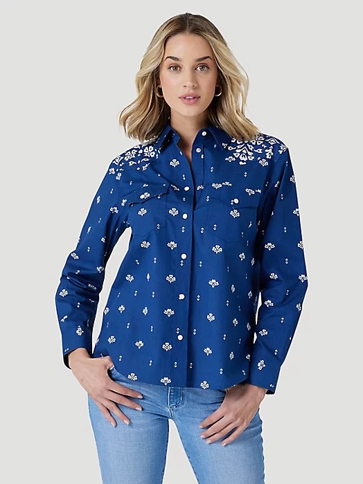 Women's Wrangler Retro Americana Bandana Western Snap Shirt in Blue
